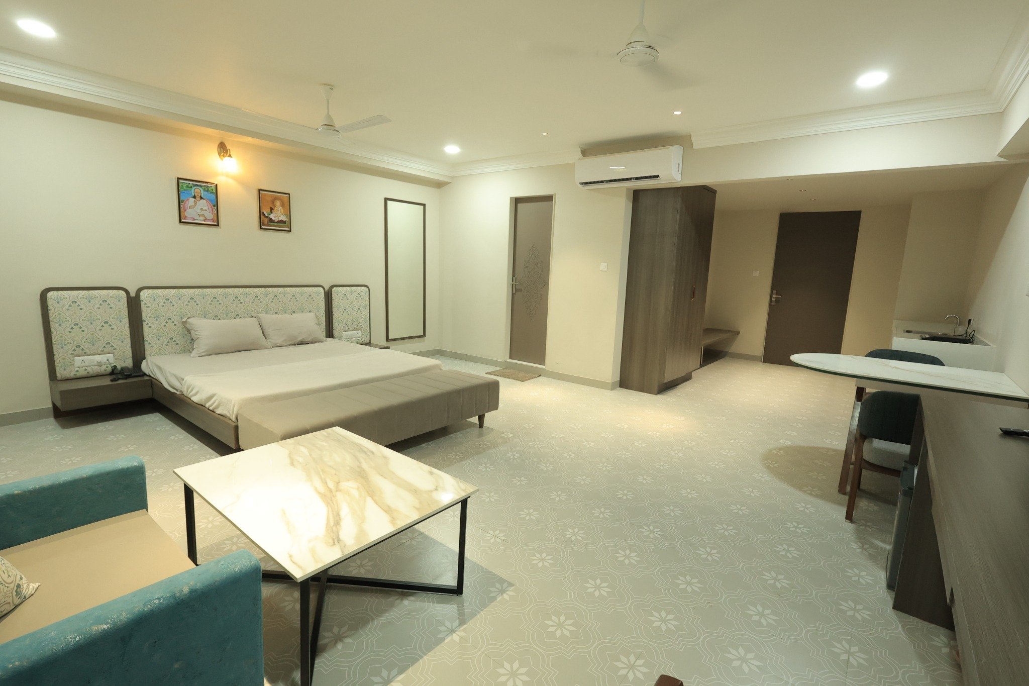 Suite Room 2